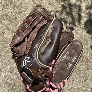 Softball catching glove!!